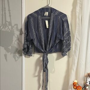 Women’s Medium Front Tie Japna Indigo and White Floral Blouse